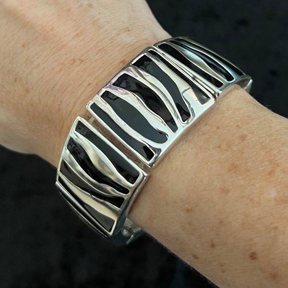 Curated Jewelry Set #30 - Necklace, Bracelet, Earrings *silver/black/rhinestones - Picture 5 of 8